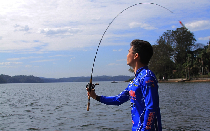 S&atilde;o 6 tipos de arremessos para a sua pescaria ser um sucesso! - Nelson Nakamura fala sobre os tipos e t&eacute;cnicas de arremessos, al&eacute;m de equil&iacute;brio do equipamento para o uso ideal das iscas.